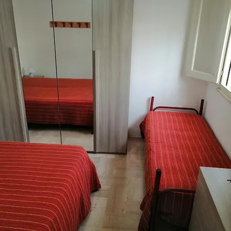 Casa 200 Mt A Piedi Spiaggia, Wifi Barbecue Clima Parcheggio 度假居 丽都玛里尼